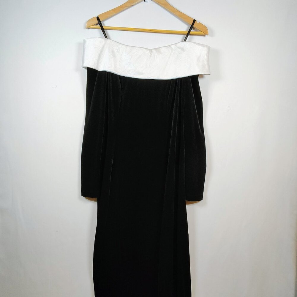 Cachet Women's Size‎ 6 Black Velvet off the shoulder long sleeve Gown